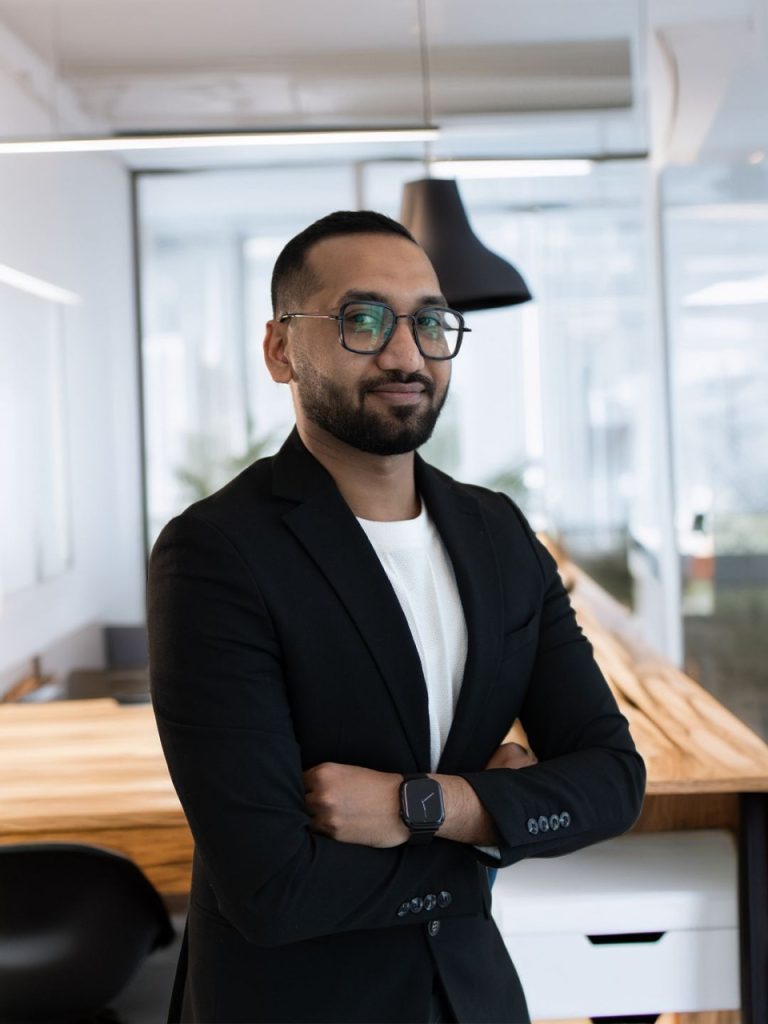 WhatsApp Image 2025-09-18 at 16.01